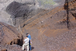 Bewertung der Nutzbarkeit von vulkanischem Gestein, u.a. Bims (Bild anzeigen)
