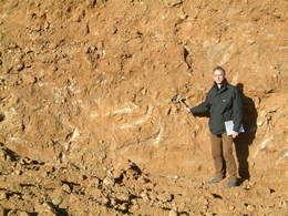 Probenahme im Wolframit-Cassiterit-Tagebau Khujkhaanii in der Ostmongolei (Bild anzeigen)
