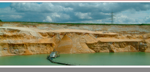 Sandgewinnung mittels Saugbaggerschiff im Quarzsandwerk Gambach der Quarzwerke GmbH